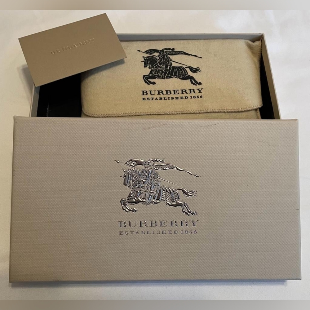 Burberry Authentic Wallet - Picture 5 of 5